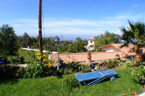 Überdachte Terrasse in der Nähe des Pools