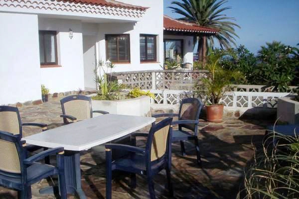 Große Terrasse rund um das Haus