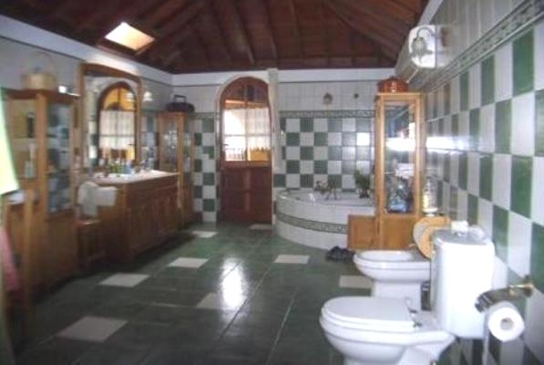 Großes Badezimmer