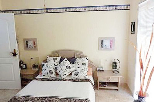 Eines der 3 Schlafzimmer - Terrassenzugang