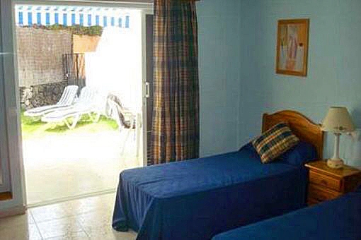 Weiteres Schlafzimmer mit direktem Zugang zum privaten Garten