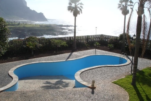 Großer Pool in erster Meereslinie