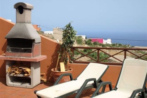 Terrasse mit Meerblick und Barbecue