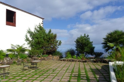 Große Terrasse mit Meerblick
