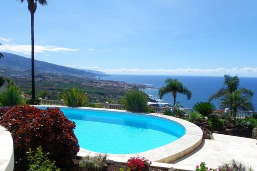 Pool mit einmaliger Aussicht auf Puerto de la Cruz