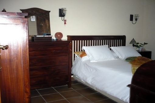 Großes, helles Schlafzimmer
