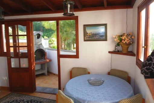 Esszimmer mit zweiter Terrasse und Barbecue