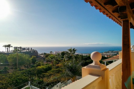 Villa in Torviscas Alto mit schönem Meerblick und Pool