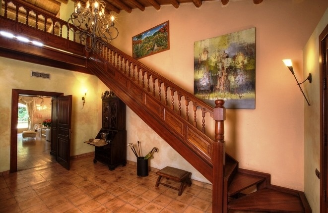 Schöne Eingangshalle der Villa