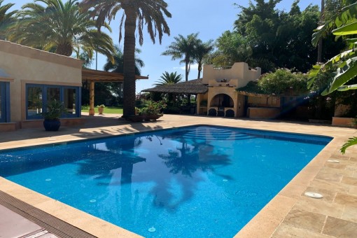 Sonniger Poolbereich