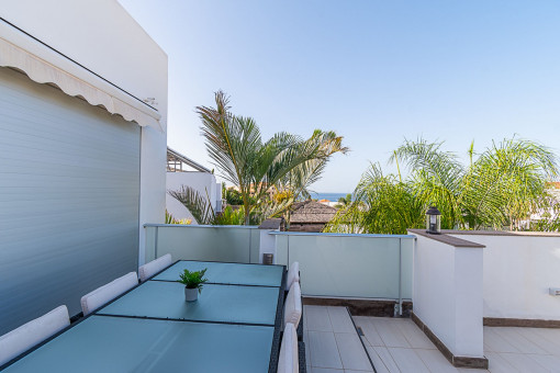 Große Dachterrasse mit Meerblick