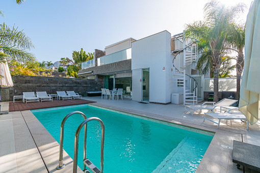 Wunderschöne moderne Villa mit Meerblick in der gehobenen Gegend von Playa del Duque