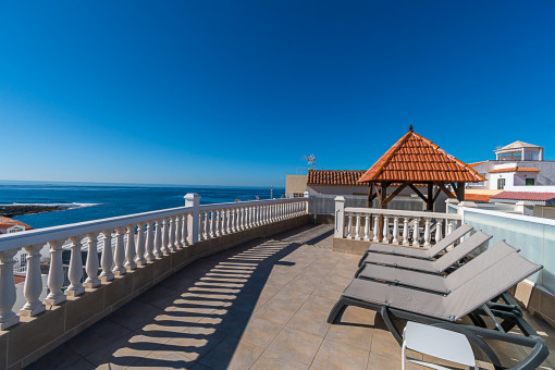 Renoviertes Stadthaus mit spektakulärer Aussicht im Zentrum von La Caleta