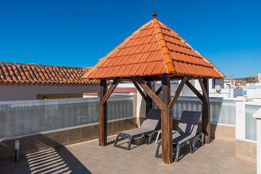 Terrasse mit Pavillon