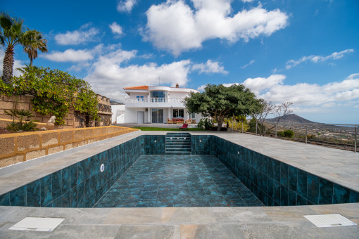 Finca mit Panoramablick und einer Luxusvilla mit Pool in San Miguel