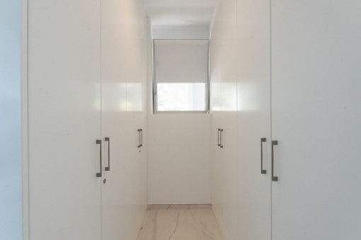 Begehbarer Kleiderschrank