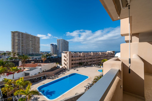 Schöne Wohnung mit zwei Schlafzimmern, Pool und Meerblick in Playa Paraiso