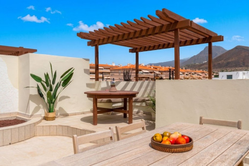 Geräumige 2-Zimmer-Wohnung mit privater Dachterrasse und Meerblick in Los Cristianos