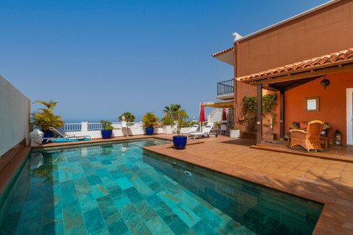 Stadthaus mit Panoramablick auf das Meer und privatem Swimmingpool in privilegierter Lage von Roque del Conde