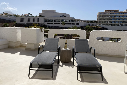 Vollständig renovierte Wohnung mit zwei Schlafzimmern, großer Terrasse und Blick in Playa Paraíso