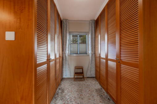 Begehbarer Kleiderschrank