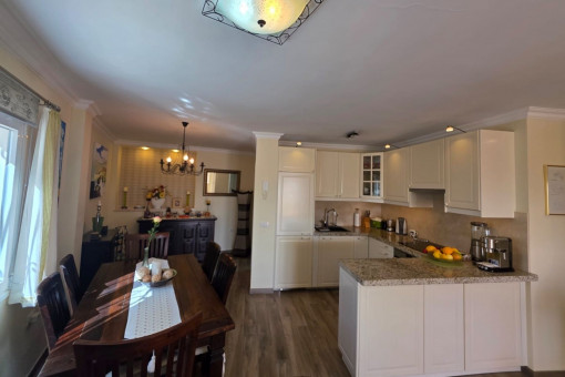 Küche und Essbereich