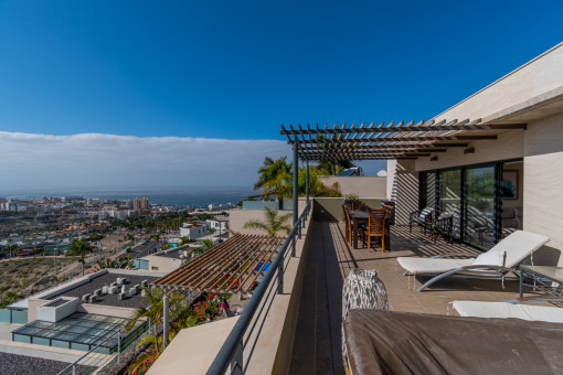 Geräumige Wohnung mit drei Schlafzimmern und herrlichem Meerblick in Caldera del Rey