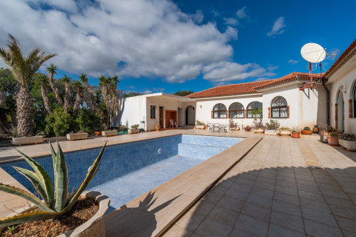 Große Finca mit Villa und mehreren Gebäuden mit großem Potenzial in San Isidro, im Süden von Teneriffa.