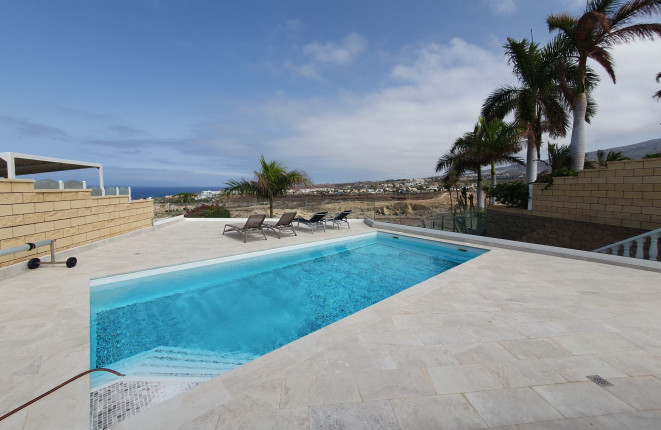 Freistehende Villa mit schönem Meerblick in...