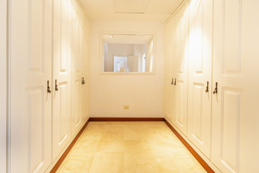 Begehbarer Kleiderschrank