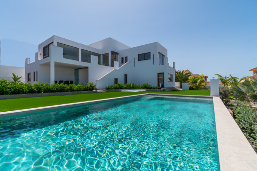 Wunderschöne, moderne Villa mit beheiztem Pool und tropischem Garten in Playa Paraíso