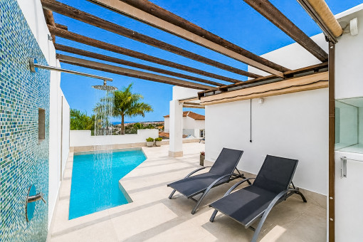 Terrasse mit Pool