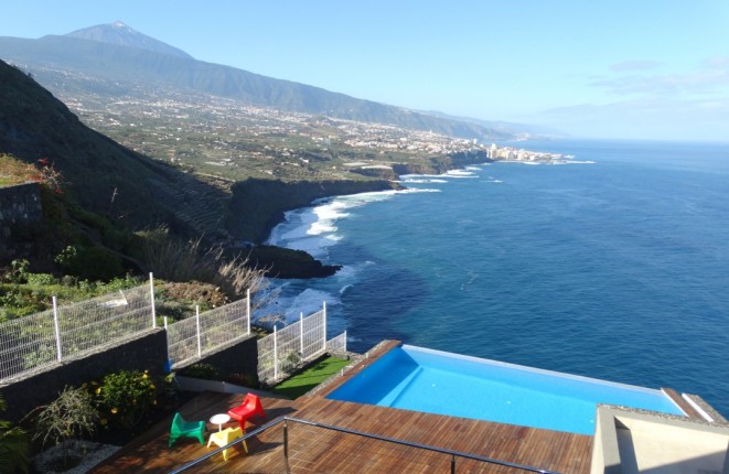 Moderne hochwertige Villa in einer der spektakulärsten Meerblicklagen der ersten Reihe Teneriffas