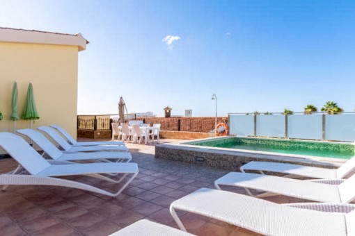 Playa de las Americas, zwischen Siampark und Strand: Ferienimmobilie mit Meerblick und Pool in idealer Lage