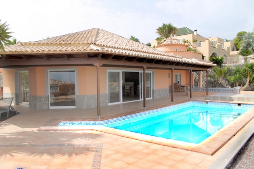 Golf Costa Adeje: Moderne Luxusvilla mit Meerblick nach La Gomera