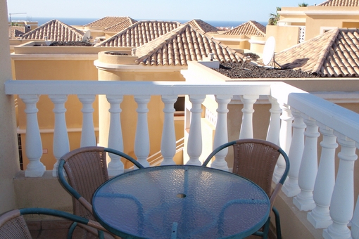 Schöne Wohnung mit zwei Schlafzimmern, Terrasse, Schwimmbad und Meerblick in Del Duque